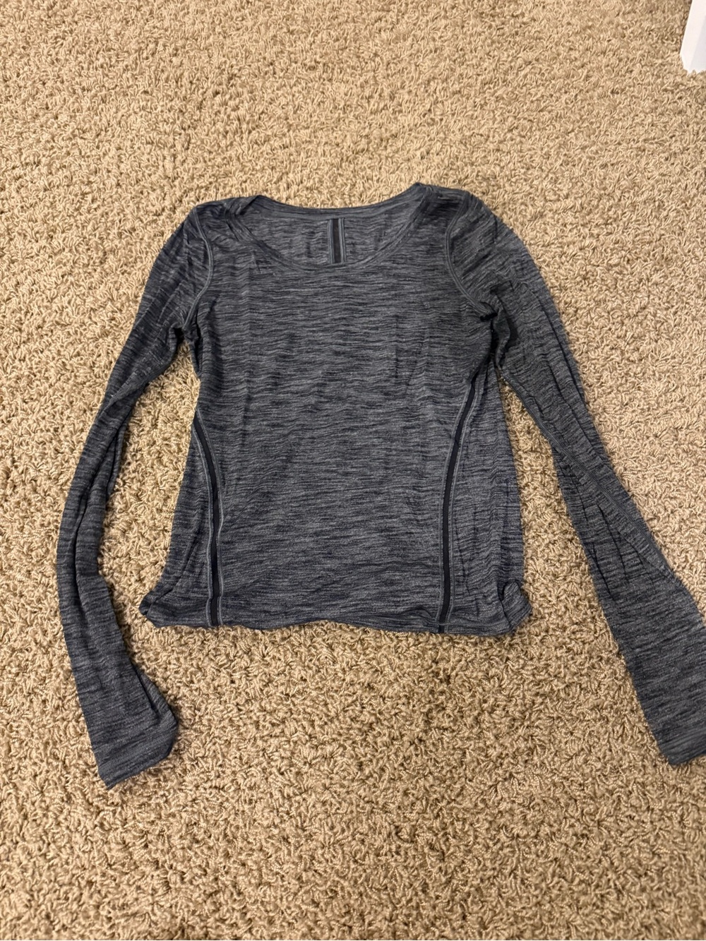 lululemon athletica Women's Heathered Charcoal Long Sleeve Top